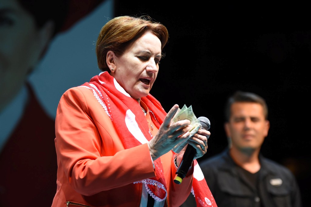 Akşener Gündoğdu'da İzmirlilerle buluştu!