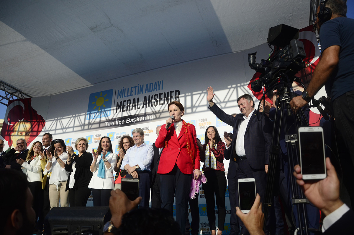 Meral Akşener İzmir'de