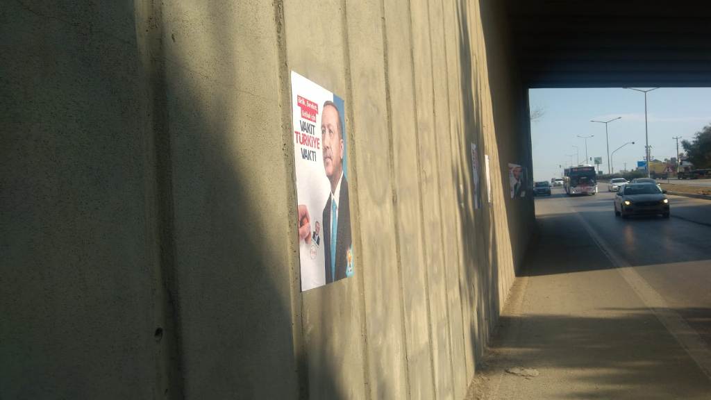 Güzelbahçe'de propaganda krizi!