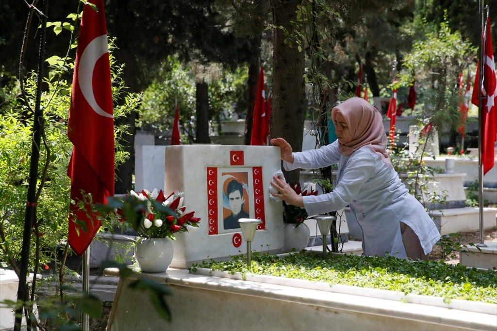 Şehitleriyle bayramlaştılar