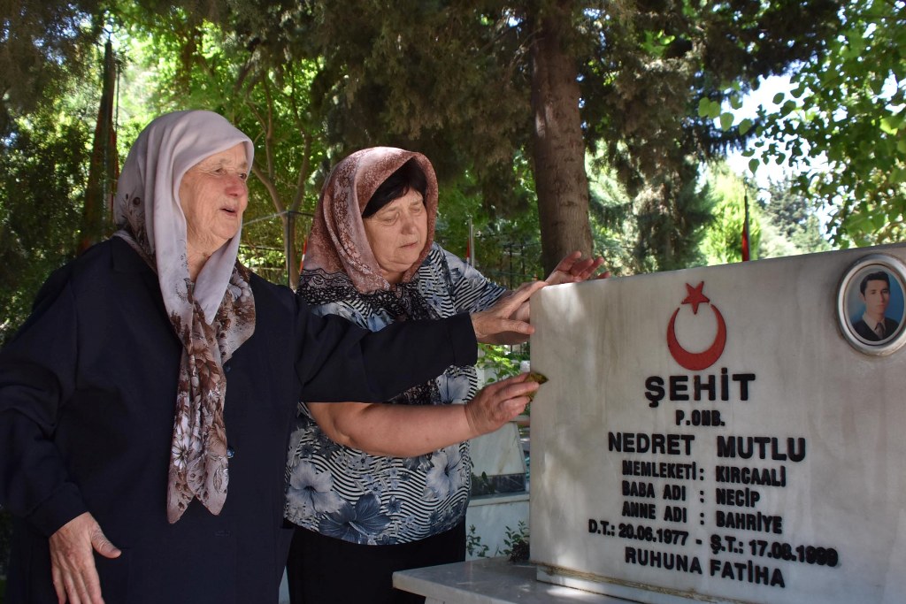 Şehitleriyle bayramlaştılar