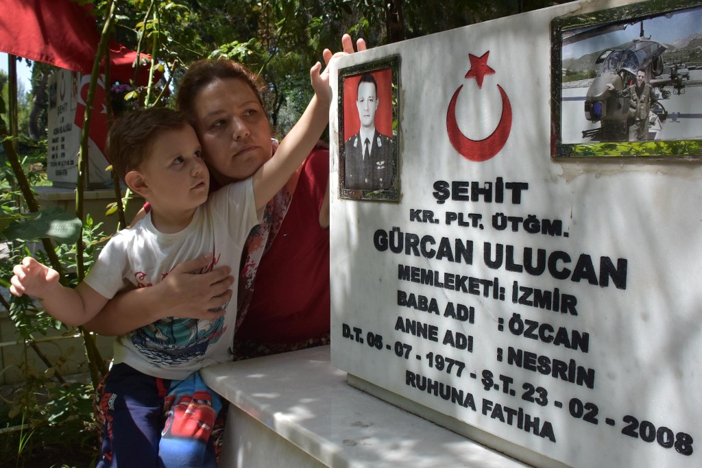 Şehitleriyle bayramlaştılar