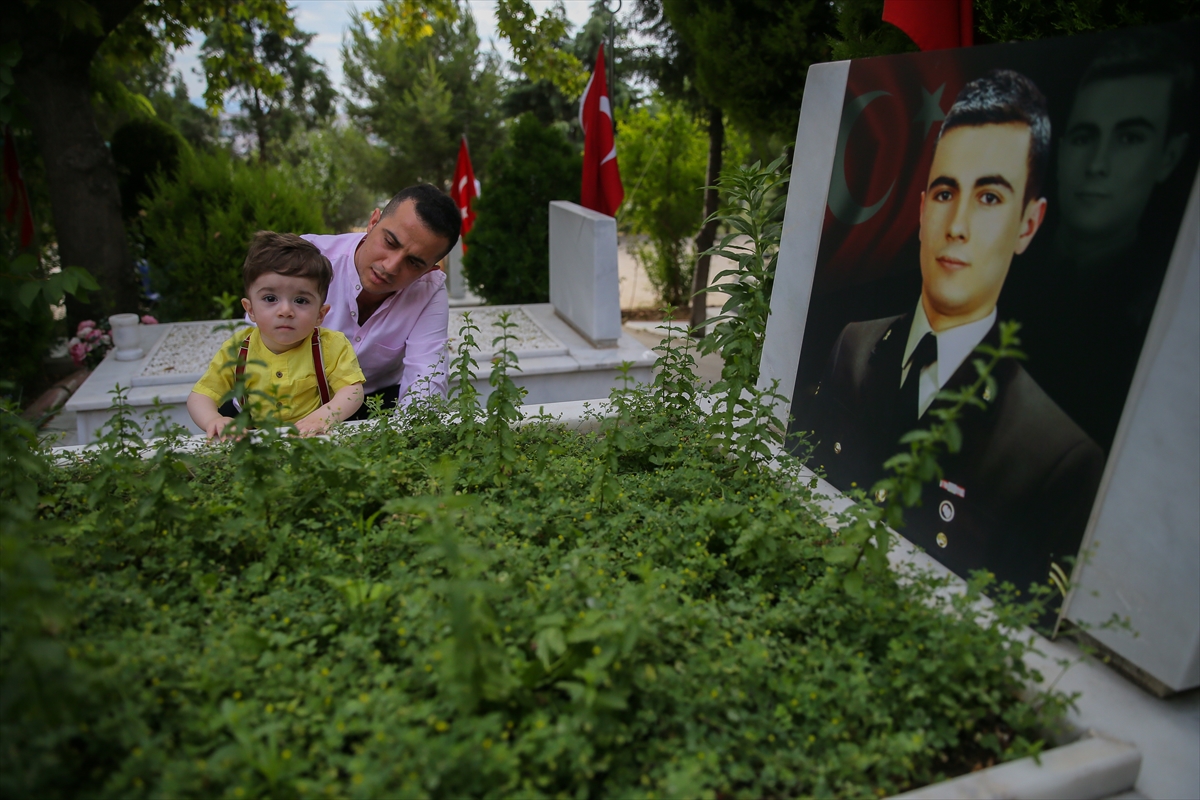 Şehitleriyle bayramlaştılar