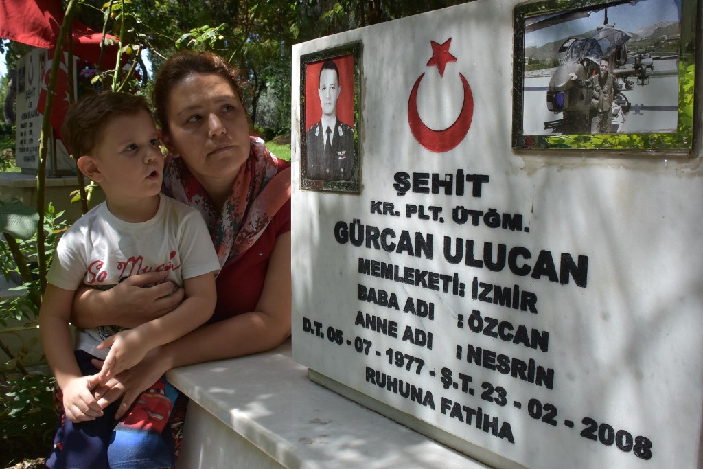 Şehitleriyle bayramlaştılar