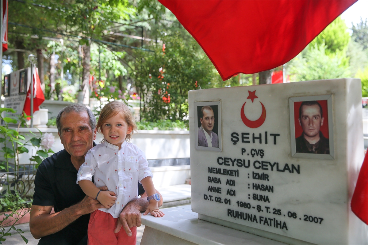 Şehitleriyle bayramlaştılar