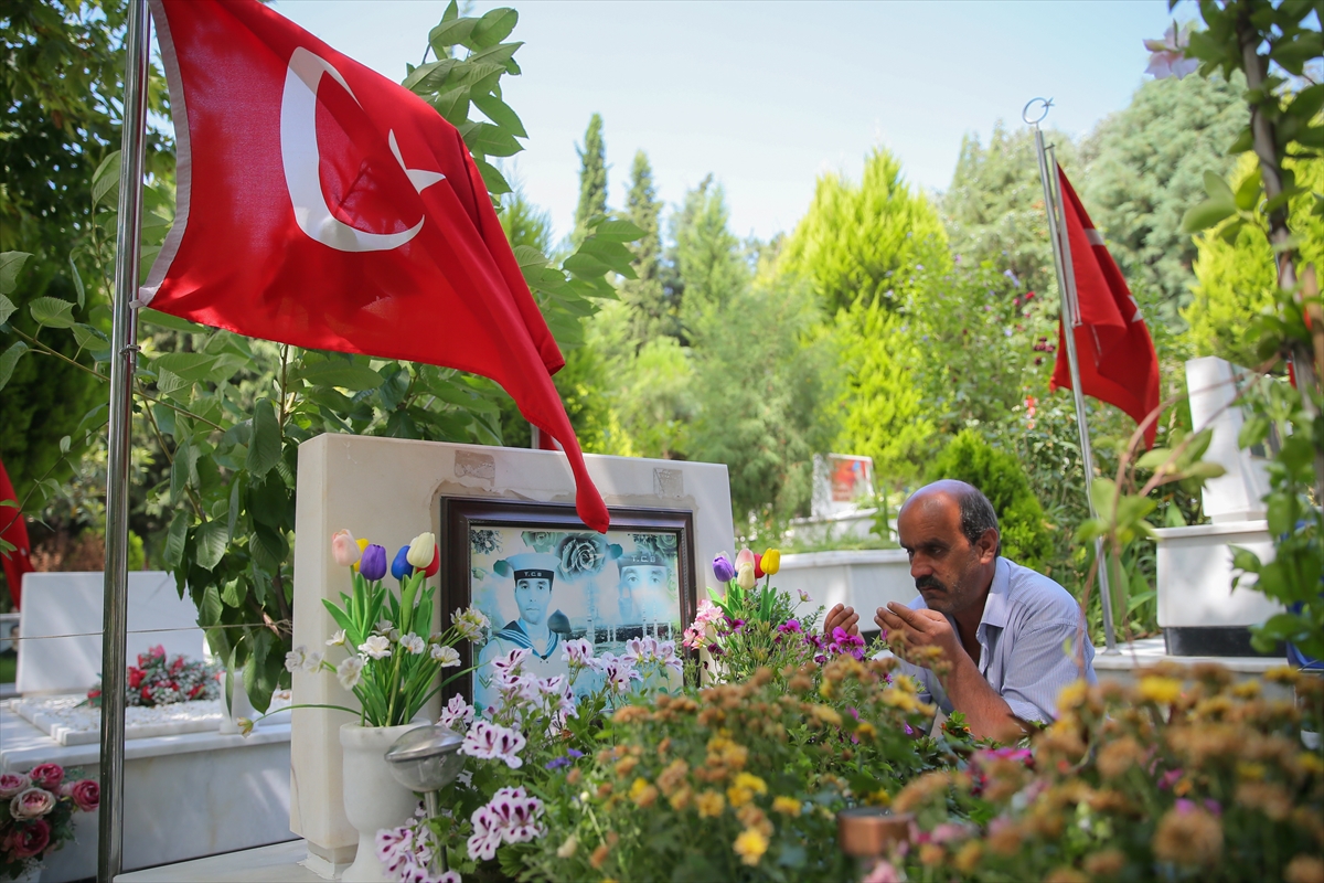 Şehitleriyle bayramlaştılar