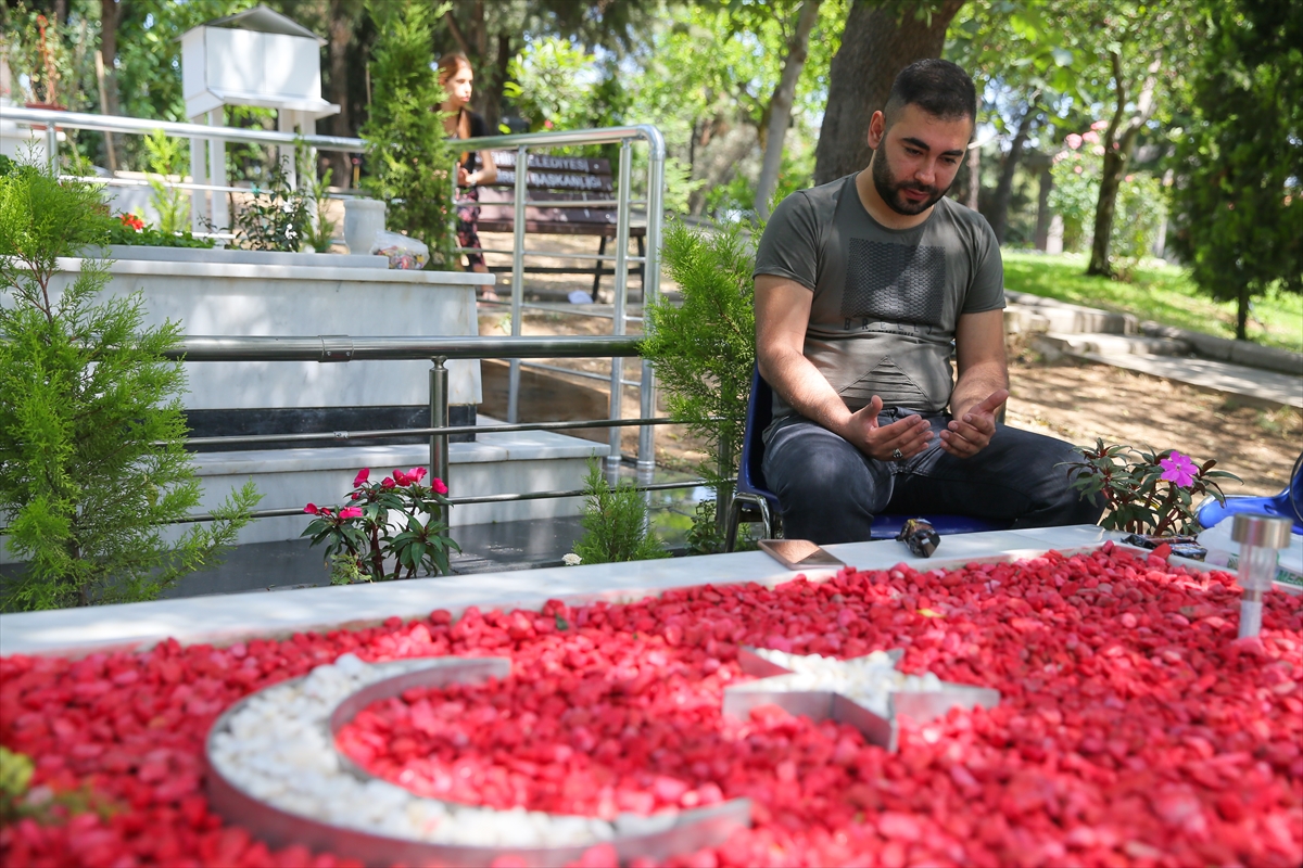 Şehitleriyle bayramlaştılar