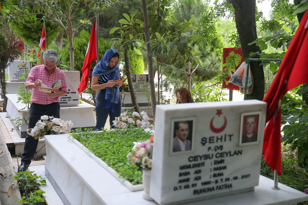 Şehitleriyle bayramlaştılar