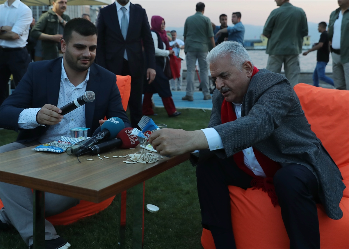 Başbakan Yıldırım Kordon'da gençlerle buluştu!
