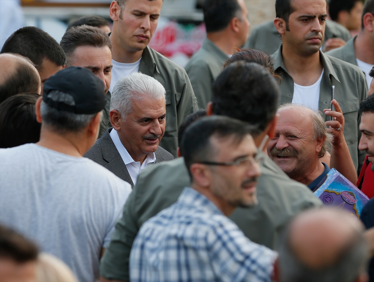Başbakan Yıldırım Kordon'da gençlerle buluştu!