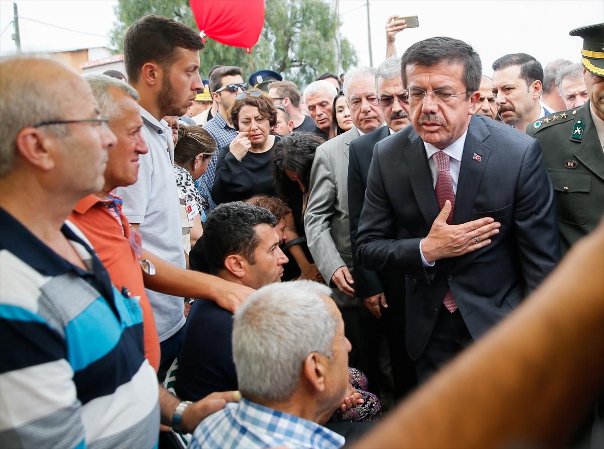 İzmir şehidini son yolculuğuna uğurladı!