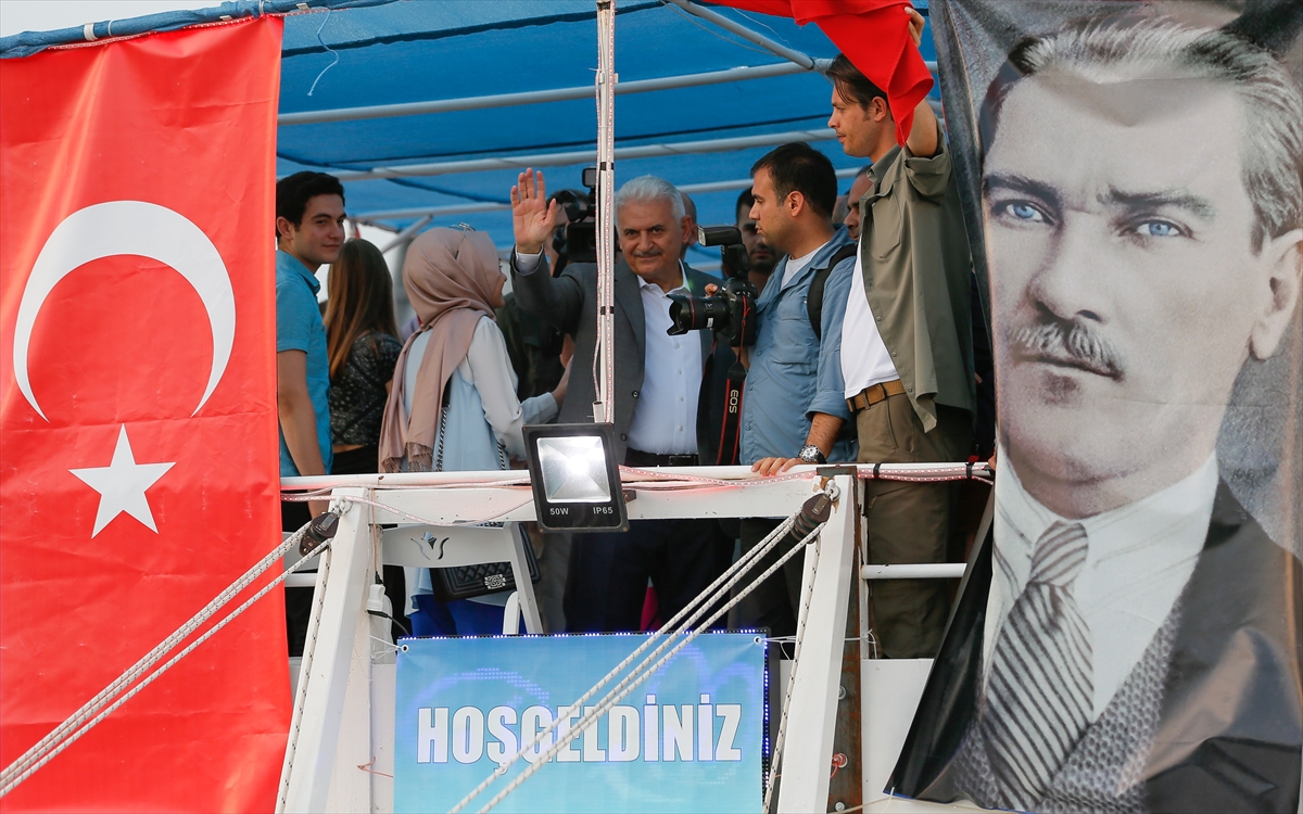 Başbakan Yıldırım Kordon'da gençlerle buluştu!