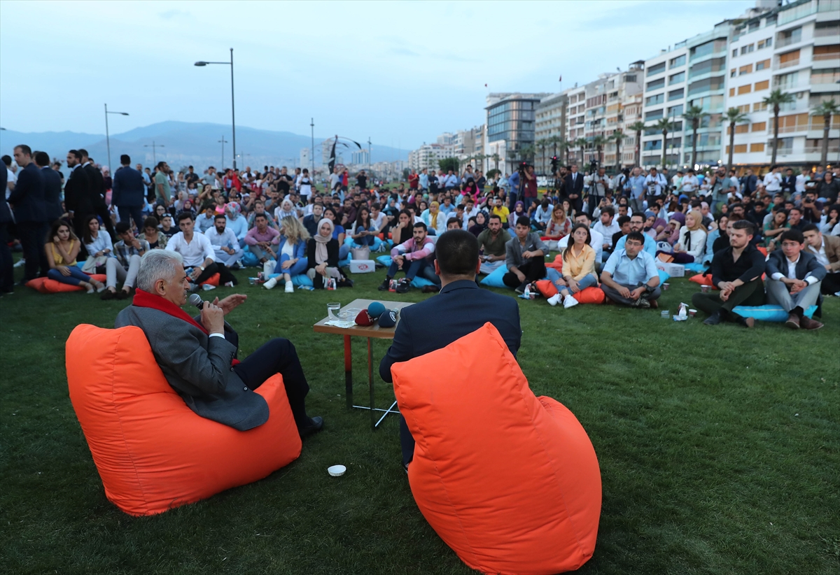 Başbakan Yıldırım Kordon'da gençlerle buluştu!