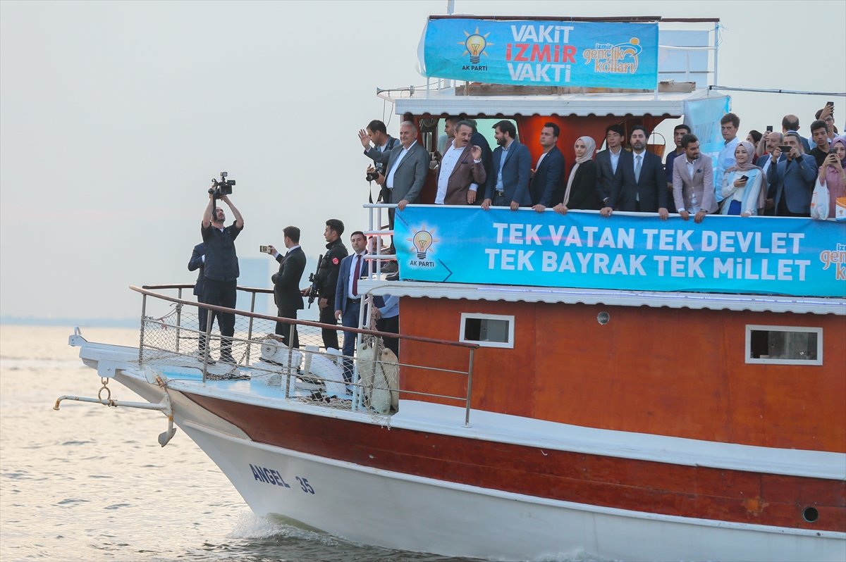 Başbakan Yıldırım Kordon'da gençlerle buluştu!