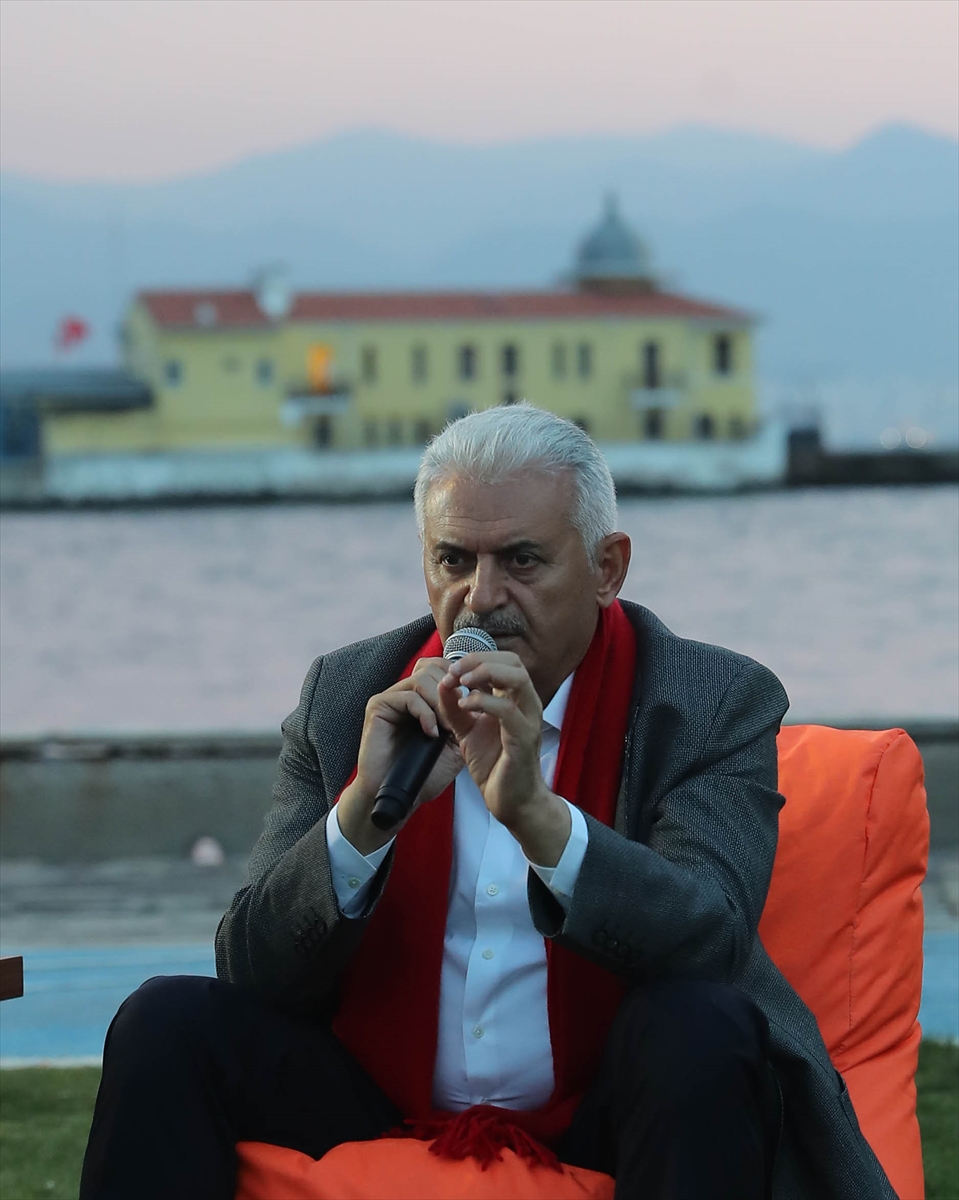 Başbakan Yıldırım Kordon'da gençlerle buluştu!