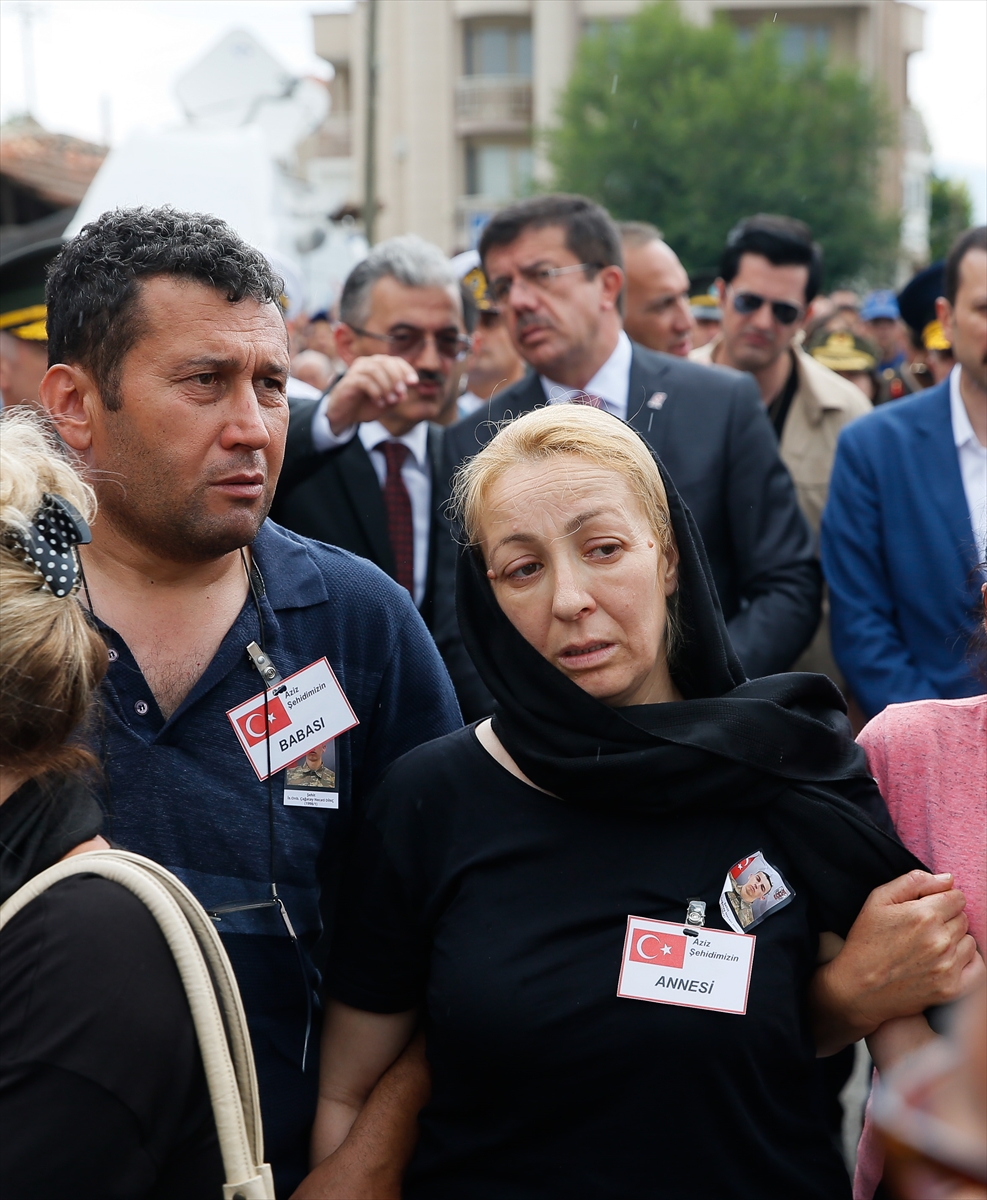 İzmir şehidini son yolculuğuna uğurladı!
