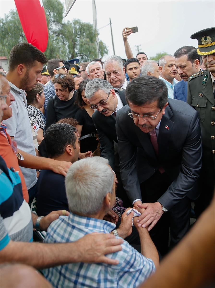 İzmir şehidini son yolculuğuna uğurladı!