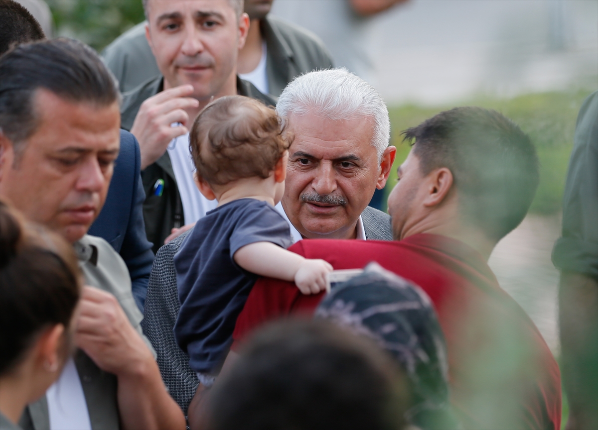Başbakan Yıldırım Kordon'da gençlerle buluştu!
