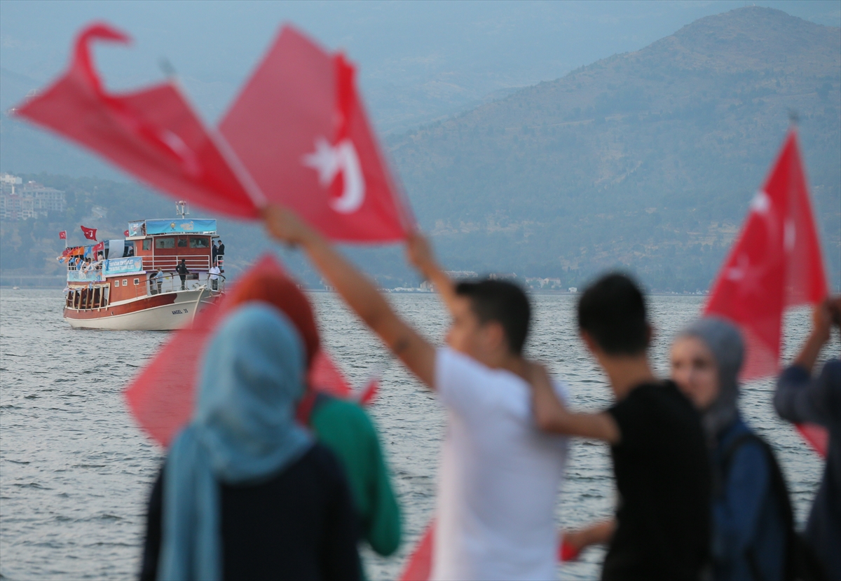 Başbakan Yıldırım Kordon'da gençlerle buluştu!