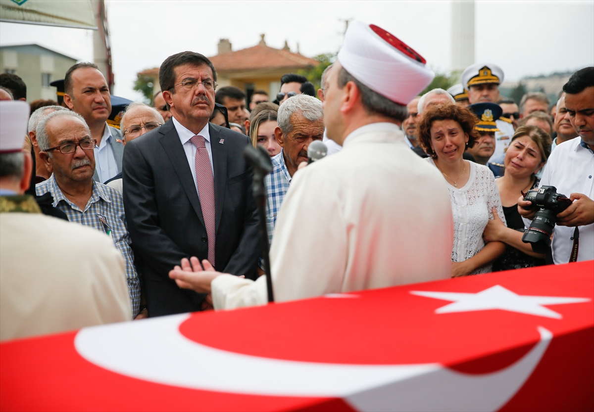 İzmir şehidini son yolculuğuna uğurladı!