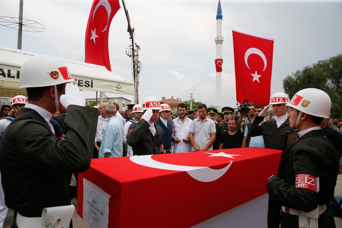 İzmir şehidini son yolculuğuna uğurladı!