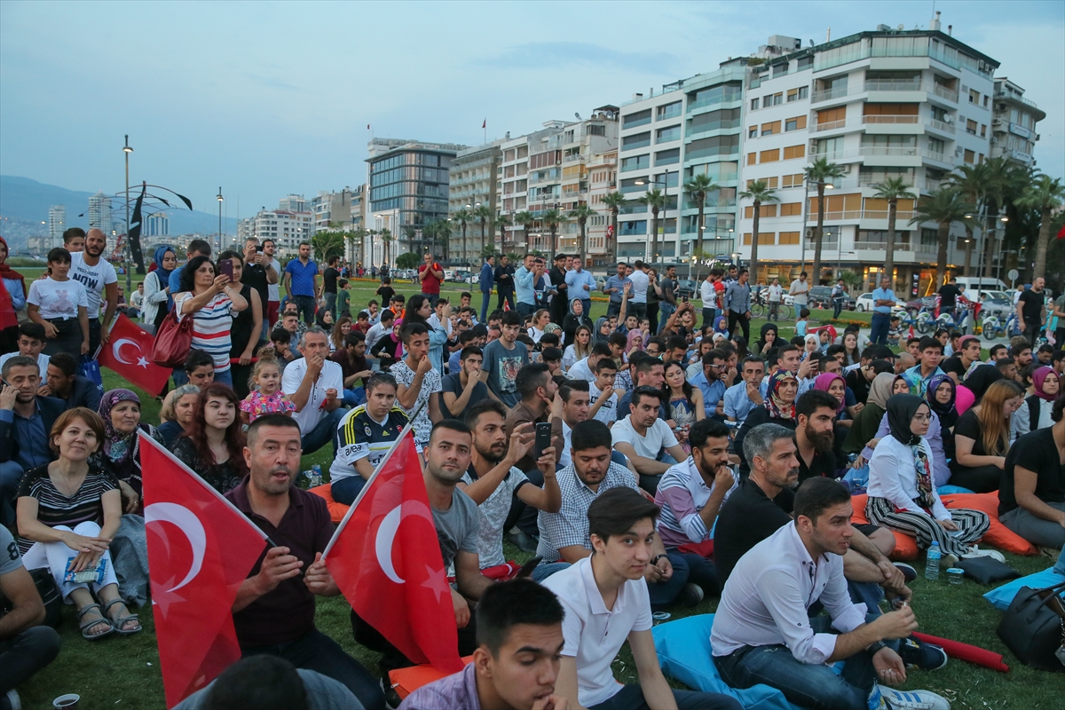 Başbakan Yıldırım Kordon'da gençlerle buluştu!