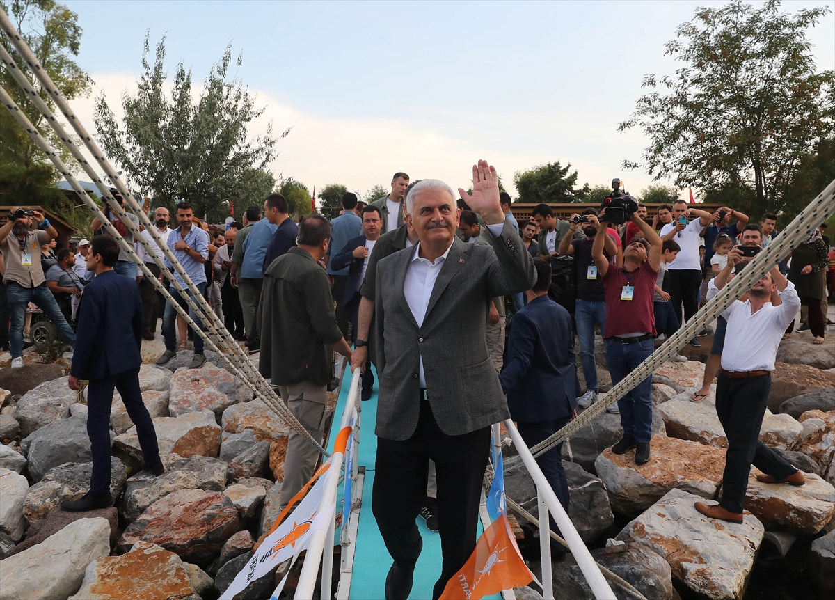 Başbakan Yıldırım Kordon'da gençlerle buluştu!