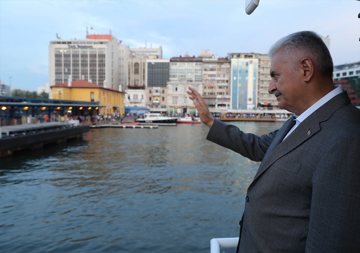 Başbakan Yıldırım Kordon'da gençlerle buluştu!