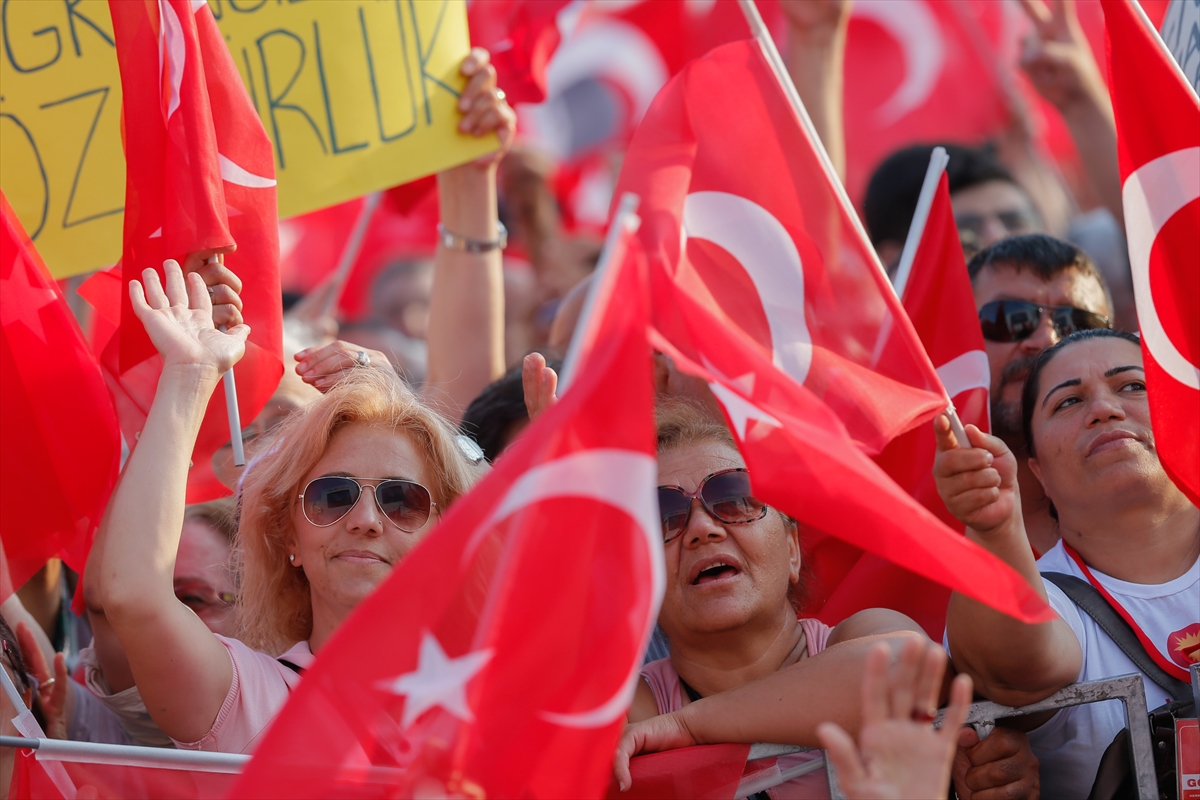 Gündoğdu'da 'İnce' fırtına