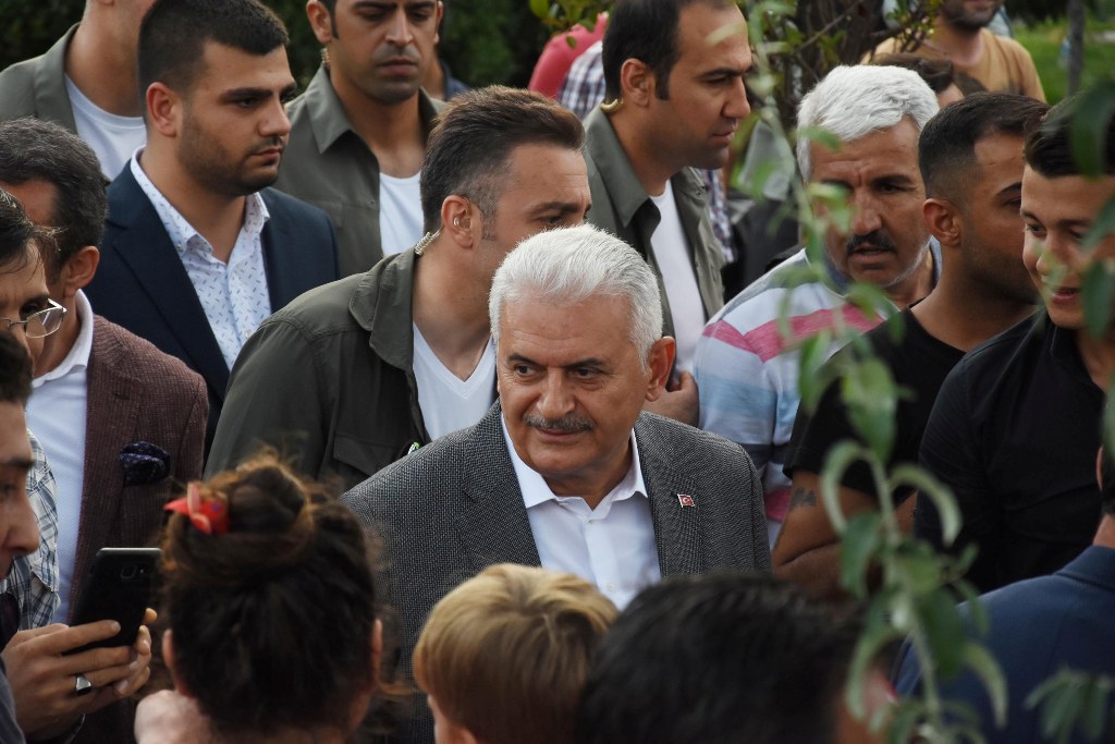 Başbakan Yıldırım Kordon'da gençlerle buluştu!