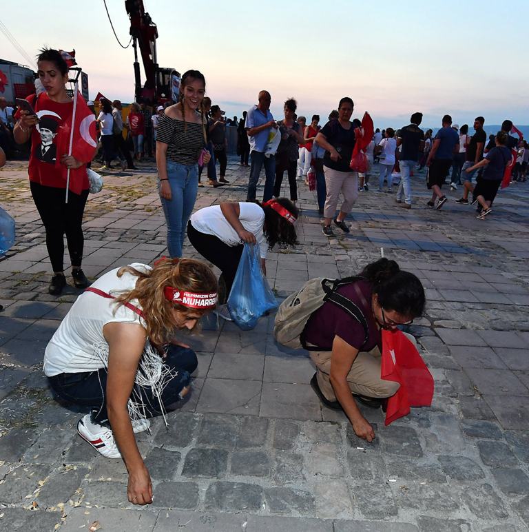 İzmir farkı; Arkalarında bir çöp bile bırakmadılar...