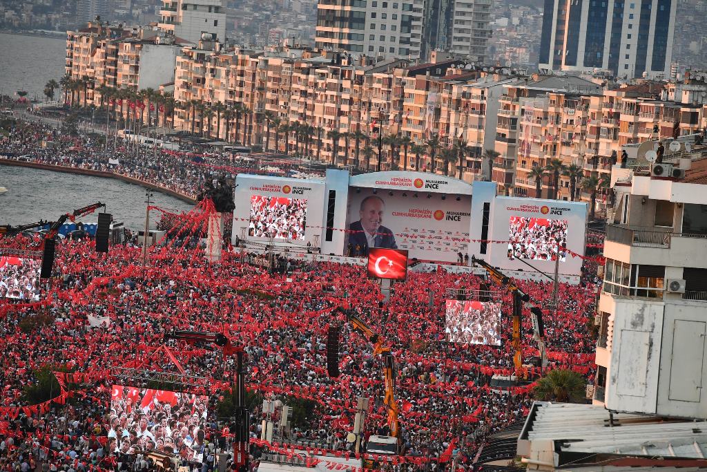 İzmir farkı; Arkalarında bir çöp bile bırakmadılar...