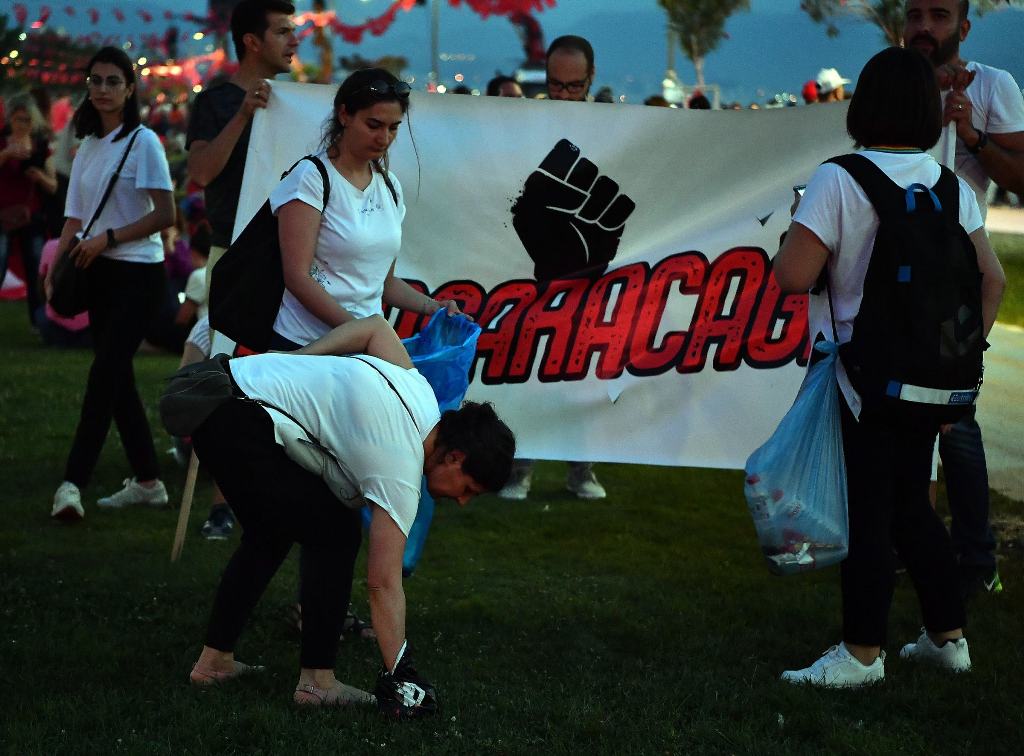İzmir farkı; Arkalarında bir çöp bile bırakmadılar...