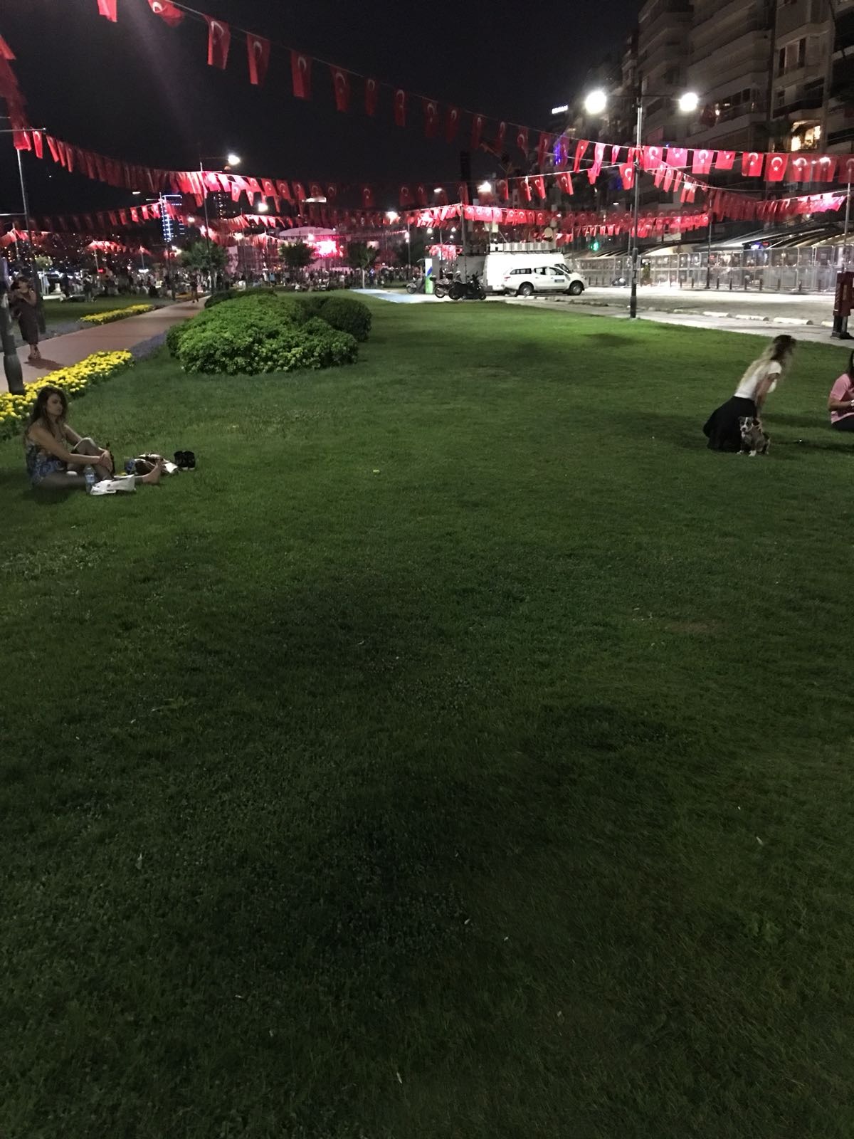 İzmir farkı; Arkalarında bir çöp bile bırakmadılar...