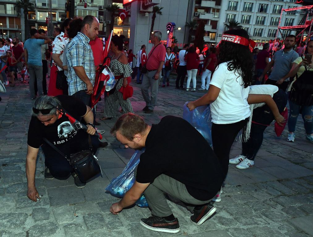 İzmir farkı; Arkalarında bir çöp bile bırakmadılar...