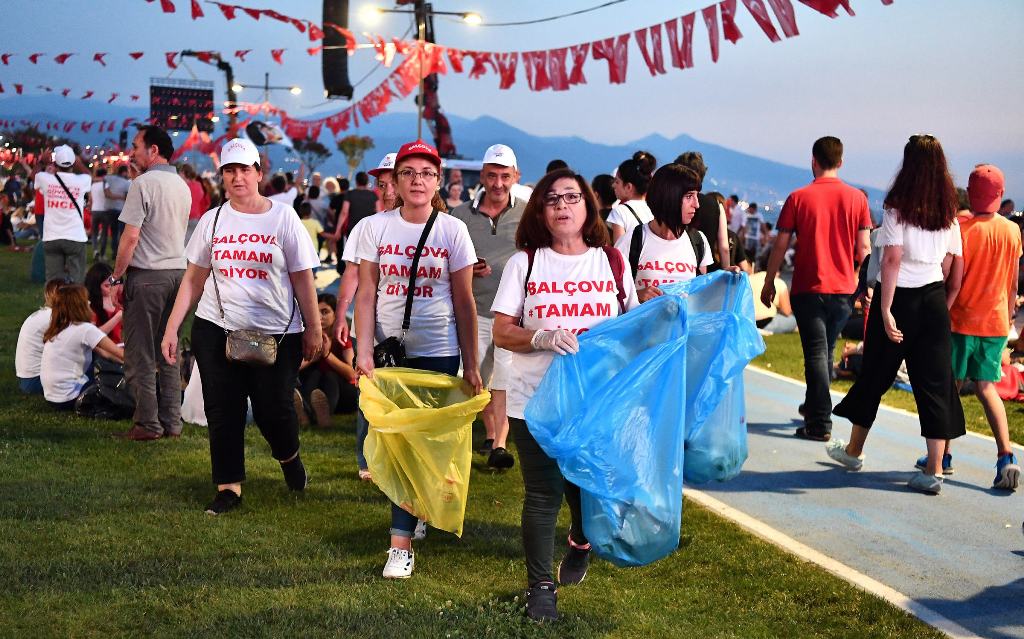 İzmir farkı; Arkalarında bir çöp bile bırakmadılar...