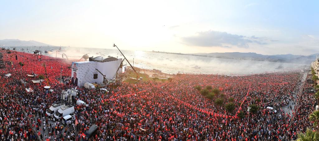 İzmir farkı; Arkalarında bir çöp bile bırakmadılar...