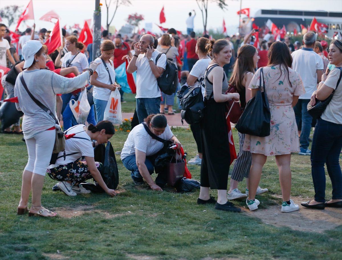 İzmir farkı; Arkalarında bir çöp bile bırakmadılar...