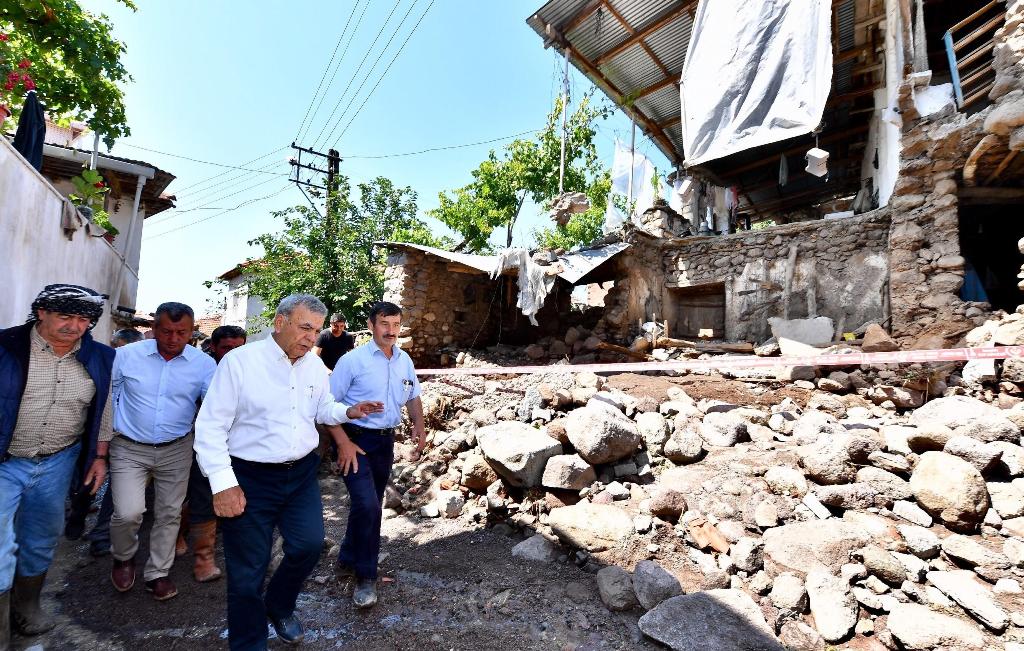 Başkan Çukurköy'ü yalnız bırakmadı