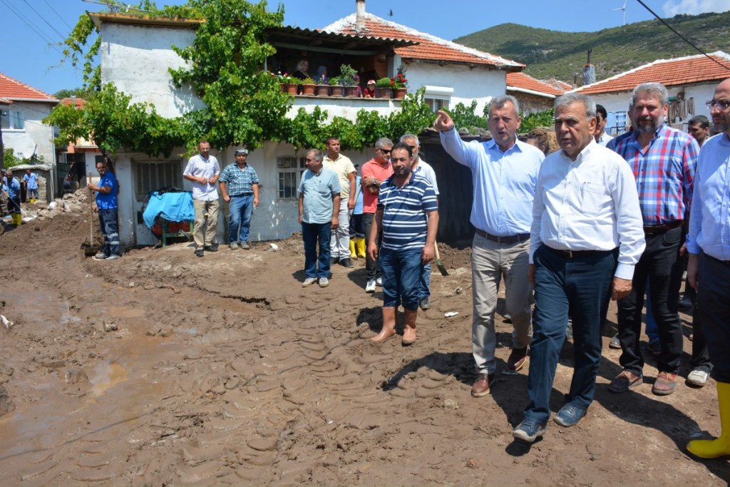 Başkan Çukurköy'ü yalnız bırakmadı
