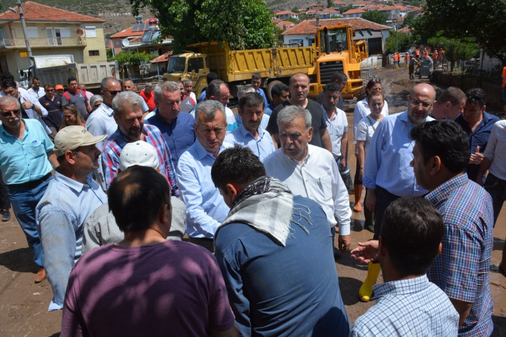 Başkan Çukurköy'ü yalnız bırakmadı