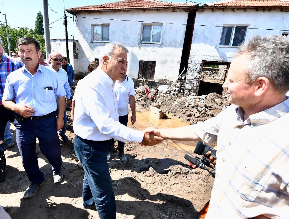 Başkan Çukurköy'ü yalnız bırakmadı