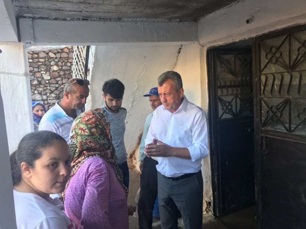 Başkan Çukurköy'ü yalnız bırakmadı