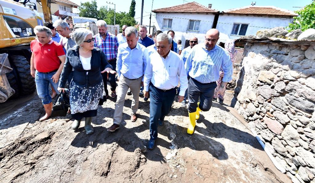 Başkan Çukurköy'ü yalnız bırakmadı
