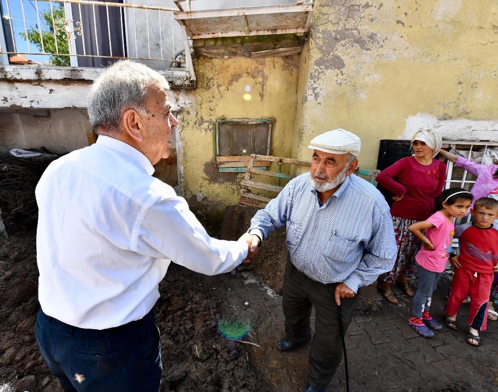 Başkan Çukurköy'ü yalnız bırakmadı
