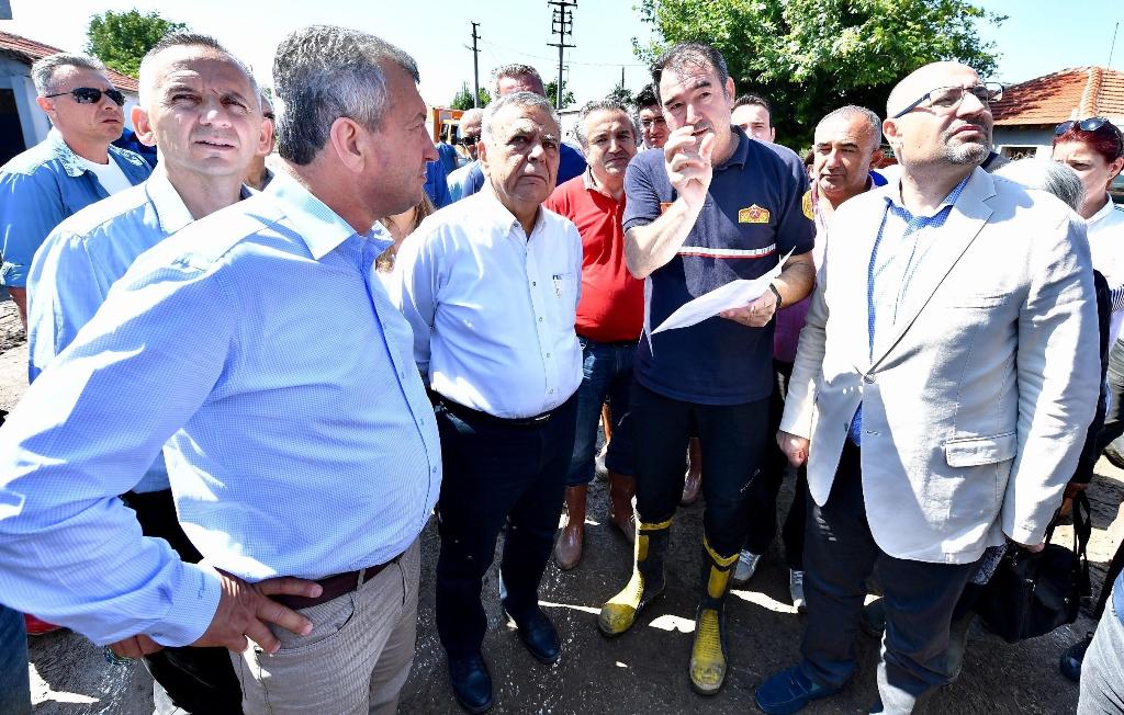 Başkan Çukurköy'ü yalnız bırakmadı