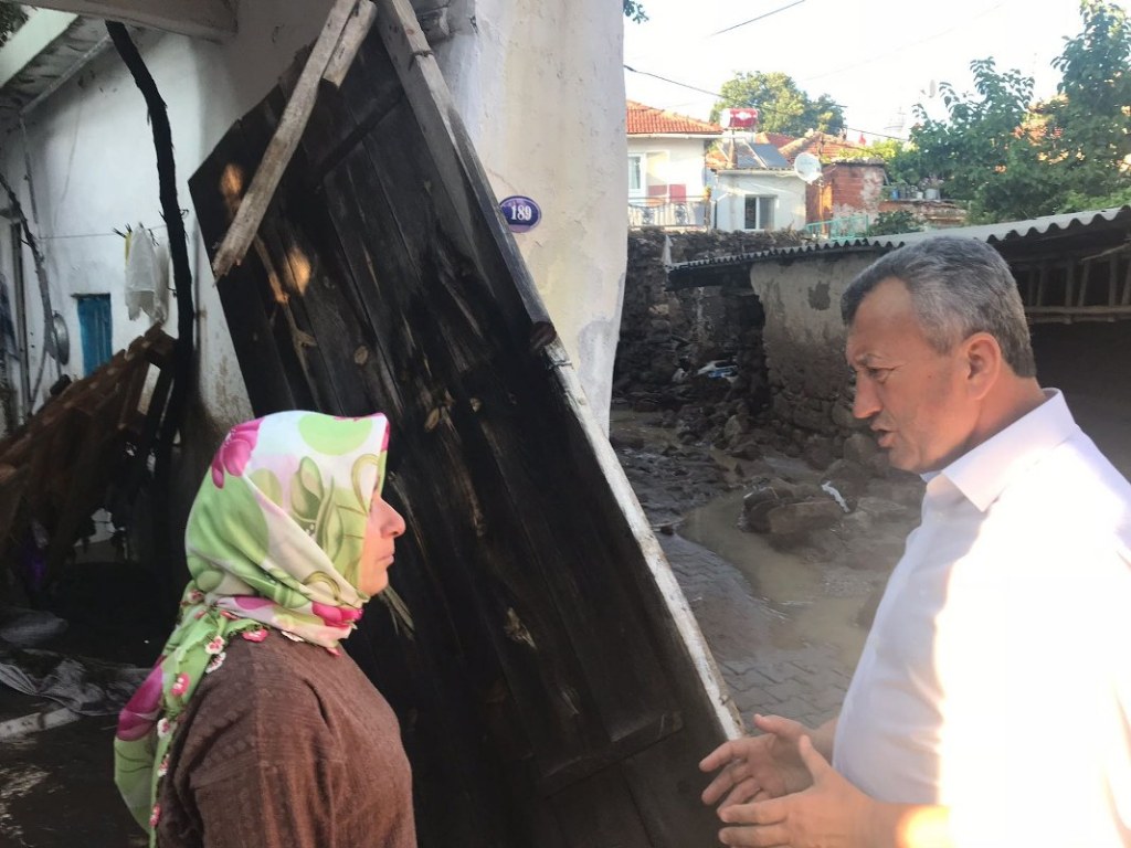 Başkan Çukurköy'ü yalnız bırakmadı