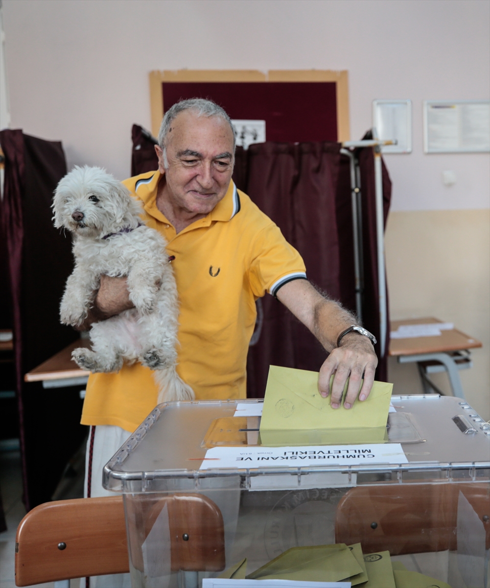 İzmirliler sandık başında