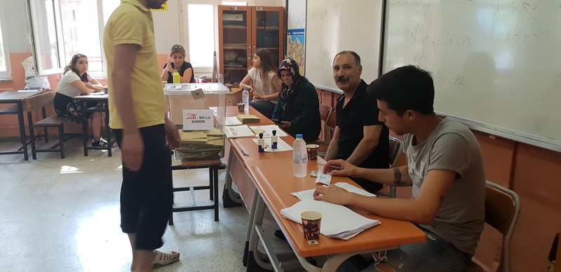 İzmirliler sandık başında