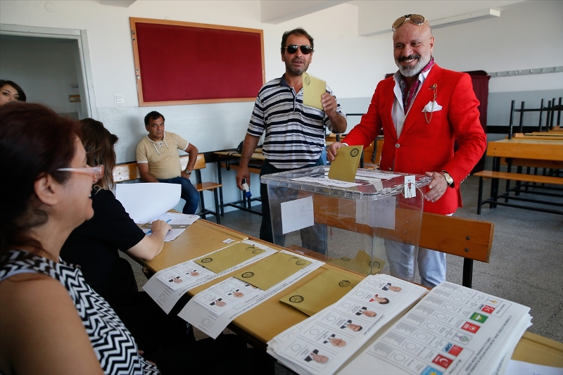 İzmirliler sandık başında
